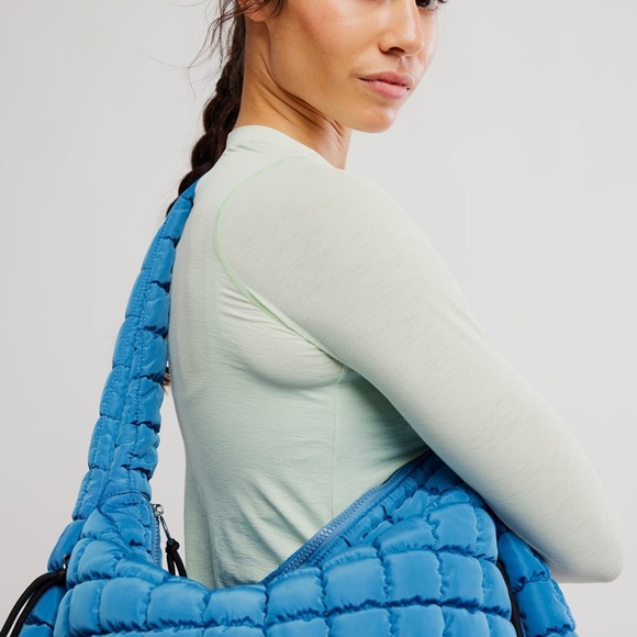 NWT Free People Movement Quilted Carryall Puffer Bag in Color Deep Teal - Picture 3 of 4